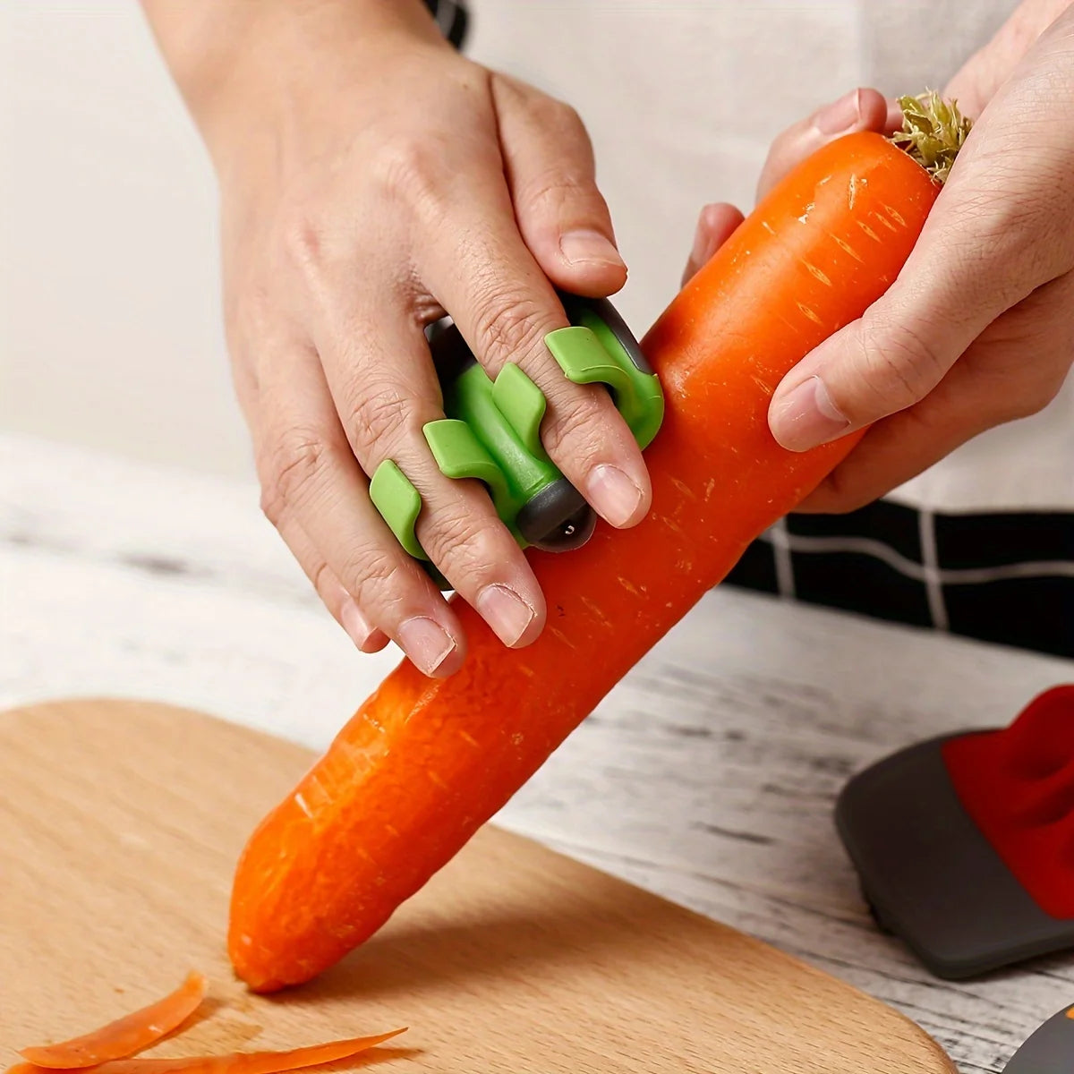 EasyPeeler -   der praktische Gemüseschäler